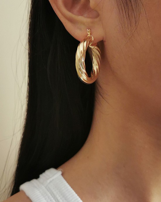 Fashion Retro Spiral Geometric Round Stud Simple Earrings