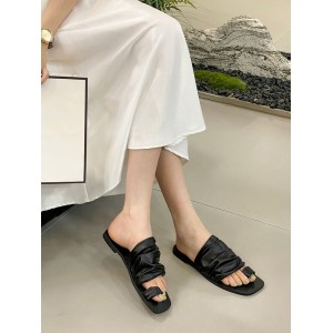 Contrast Color Pleated Slippers