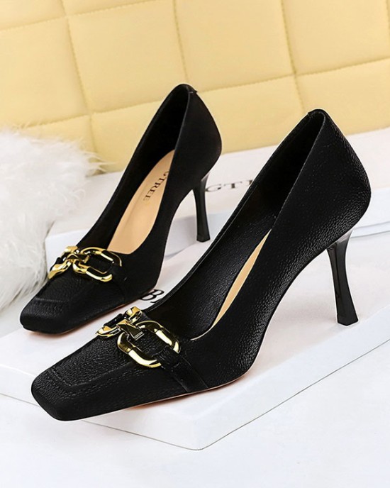 Shallow Cut Split-Joint Square-Toe Pumps