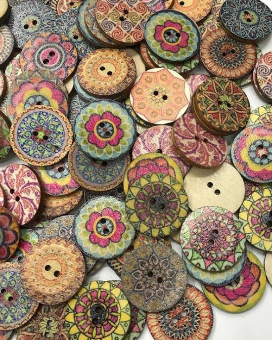 About 100Pcs Multi-Color Wooden Round Sewing Buttons For DIY Craft Decoration