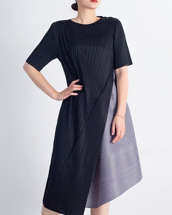 Loose Contrast Color Pleated Round-Neck Midi Dresses