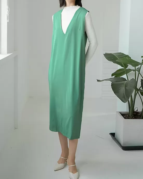 Casual A-Line Sleeveless Solid Color V-Neck Midi Dresses