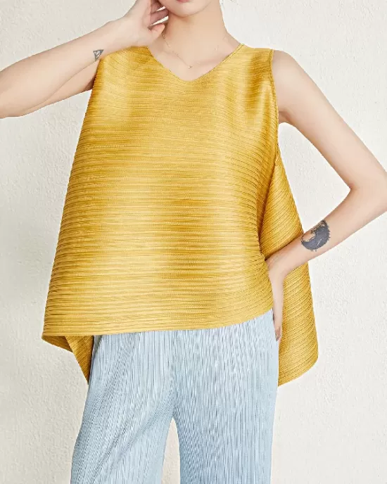 Cropped Sleeveless Pleated Round-Neck Vest Top