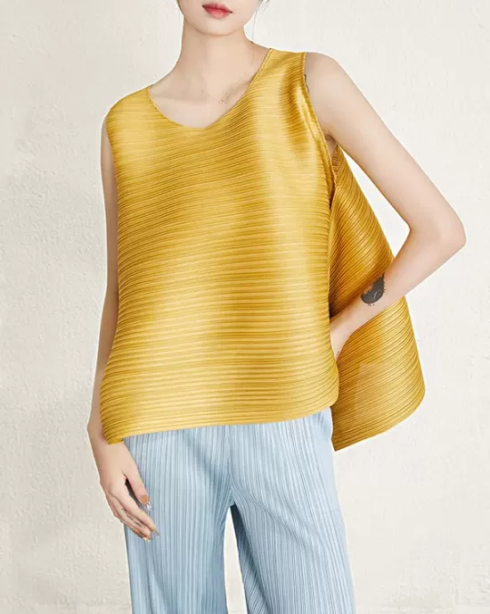 Cropped Sleeveless Pleated Round-Neck Vest Top